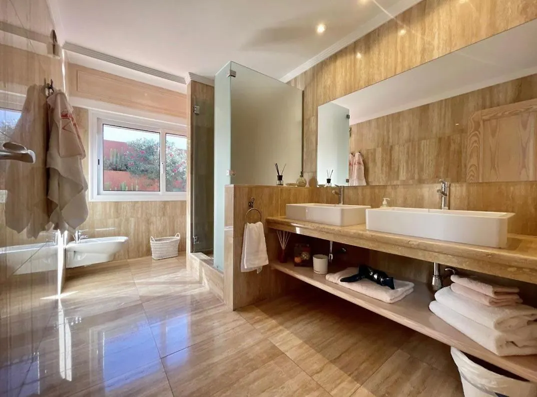 Villa Amorio A Spacious Modern Getaway With A Private Heated Pool & Sea Views Costa Adeje 0*,  İspanya